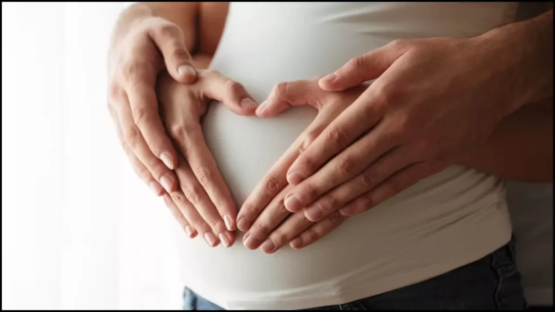 Pregnancy Tips: बच्चे पर गहरा असर डालती है प्रेग्नेंसी में आपके सोने की पोजिशन, जानें क्या है सही तरीका