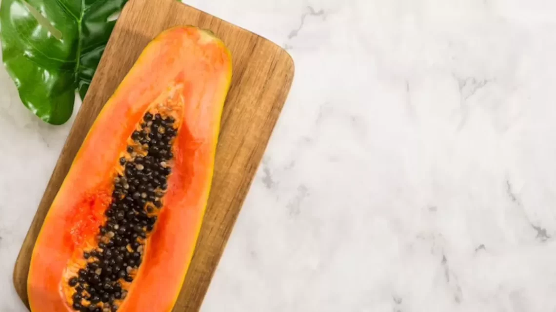 Papaya Seeds Benefits: वजन घटाने से लेकर डैंड्रफ कंट्रोल करने तक, जानें पपीते के बीज के हैरान करने वाले फायदे