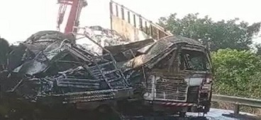 CG ACCIDENT : तीन ट्रकों की आपस में भीषण टक्कर, लगी आग, एक ड्राइवर की जलकर दर्दनाक मौत