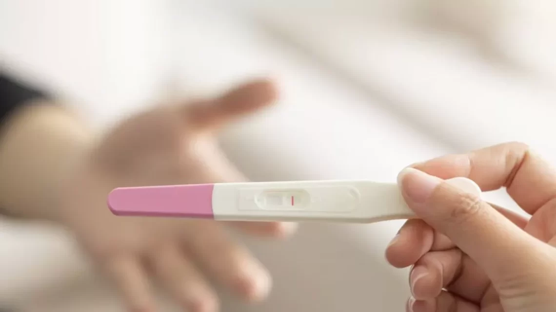 Pregnancy Test: घर पर कर रही हैं प्रेग्नेंसी टेस्ट, तो जानें क्या है सही तरीका