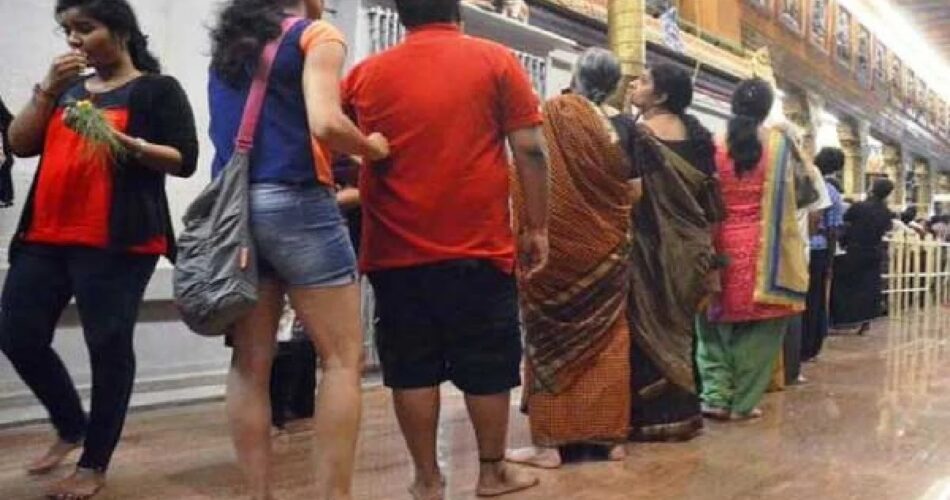 Dress Code in Temples : मंदिरों में ड्रेस कोड लागू, महिला हो या पुरुष, अब फटी जींस, हॉफ पैंट, मिनी स्कर्ट में नहीं मिलेगी एंट्री 