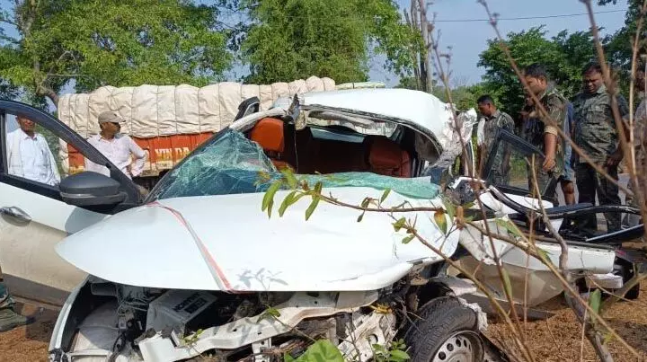 CG Accident : कार में महिला और लड़के की मौत, ट्रक से टकराने पर 4 की हालत गंभीर