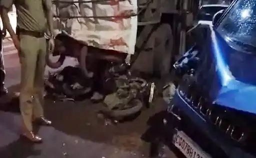 CG Accident :  ट्रक ने कार और बाइक को मारी ठोकर, चपेट में आने से लड़की की हुई मौत….