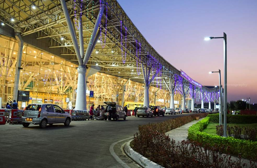 Raipur Airport पार्किंग पर 4 मिनट से ज्यादा रुकी गाड़ी तो देना होगा 500 का जुर्माना