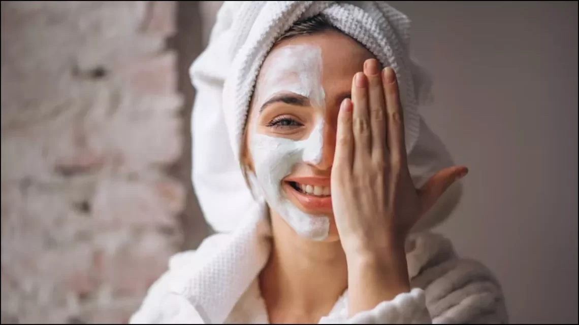 Skin Care Tips: दाग-धब्बों ने छीन लिया है त्वचा का निखार, तो इस होममेड फेस पैक से पाएं चेहरे की खूबसूरती