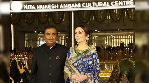 Nita Ambani ने Dhirubhai Ambani को बताया अपना गुरू, NMACC के कार्यक्रम में कहा – माता पिता का सम्मान करो