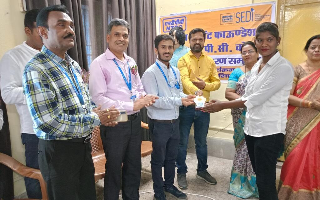 NTPC KORBA CSR, मैत्री महिला मंडल और अंबुजा सीमेंट फाउंडेशन द्वारा रिटेल सेल्स एक्जीक्यूटिव बैच का समापन समारोह