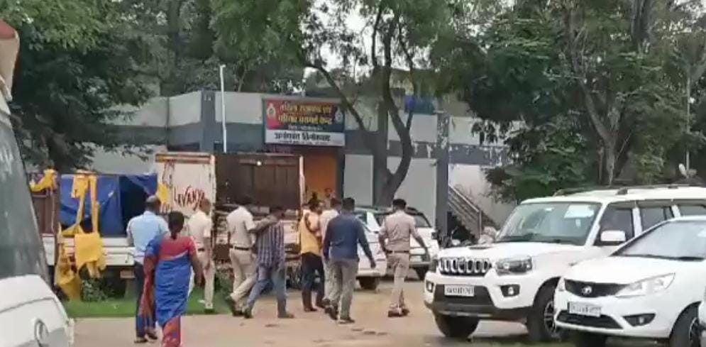 Korba Breaking: निहारिका क्षेत्र में पुलिस का छापा, देह व्यापार के आरोप में पकड़े गए आधा दर्जन युवक-युवतियां….