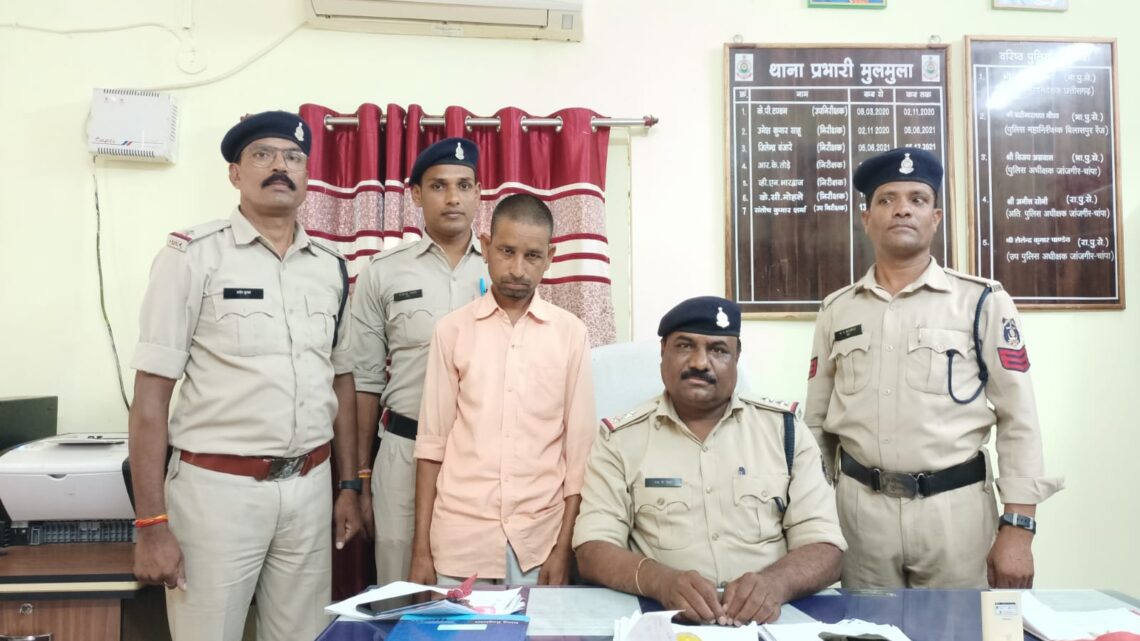 स्व सहायता समूह की महिलाओं को धमकाने वाले आरोपी को Mulmula Police ने किया गिरफ्तार