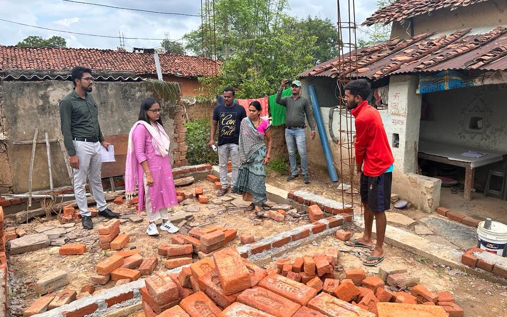 CG NEWS : पचेड़ा, जगमहंत, बुड़ेना, अवरीद में बन रहे पीएम आवास का जिपं सीईओ ने किया निरीक्षण