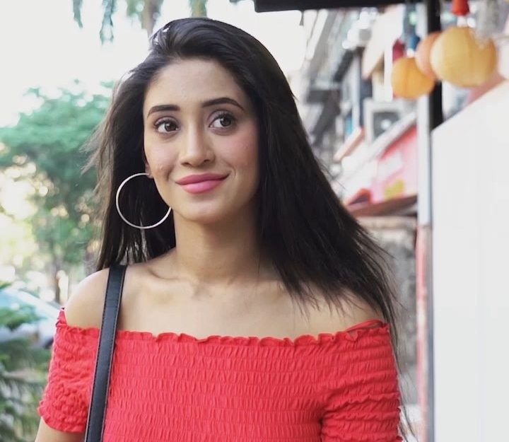 Shivangi Joshi’s First Salary: बच्चों को ट्यूशन पढ़ाती थीं शिवांगी जोशी, पहली कमाई थी बस 4 हज़ार, अब कमाती हैं करोड़ों