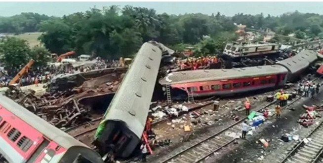 Odisa Train Accident : रेलवे के 7 और कर्मचारियों पर बड़ी कार्रवाई, किये गये सेवा से निलंबित, 3 हो चुके हैं गिरफ्तार..