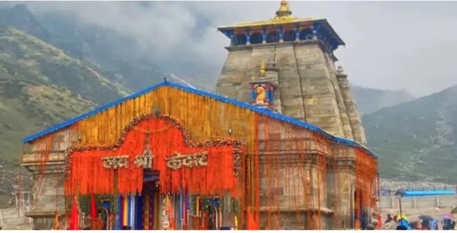 Kedarnath Temple Mobile Ban:बड़ा फैसला : मंदिर में मोबाइल फोन ले जाने पर बैन, समिति के अध्यक्ष ने कहा – धार्मिक स्थल की एक गरिमा, मान्यताएं और परंपराएं होती हैं