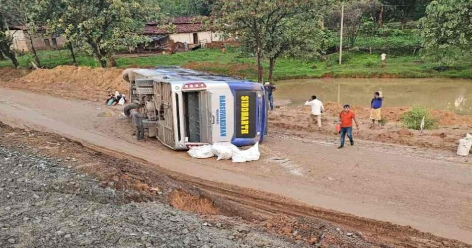 CG BIG BREAKING : KORBA आ रही यात्री बस अनियंत्रित होकर पलटी, 50 से 60 यात्री थे सवार, 6 की हालत गंभीर