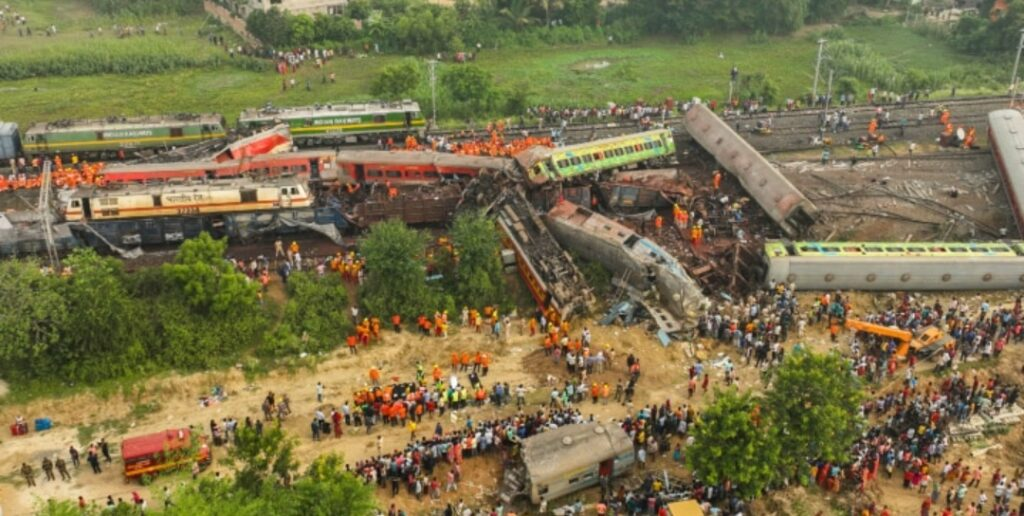 Odisha Train Accident : बालासोर ट्रेन हादसे में एक्शन! दक्षिण पूर्व रेलवे की जनरल मैनेजर हटाई गईं