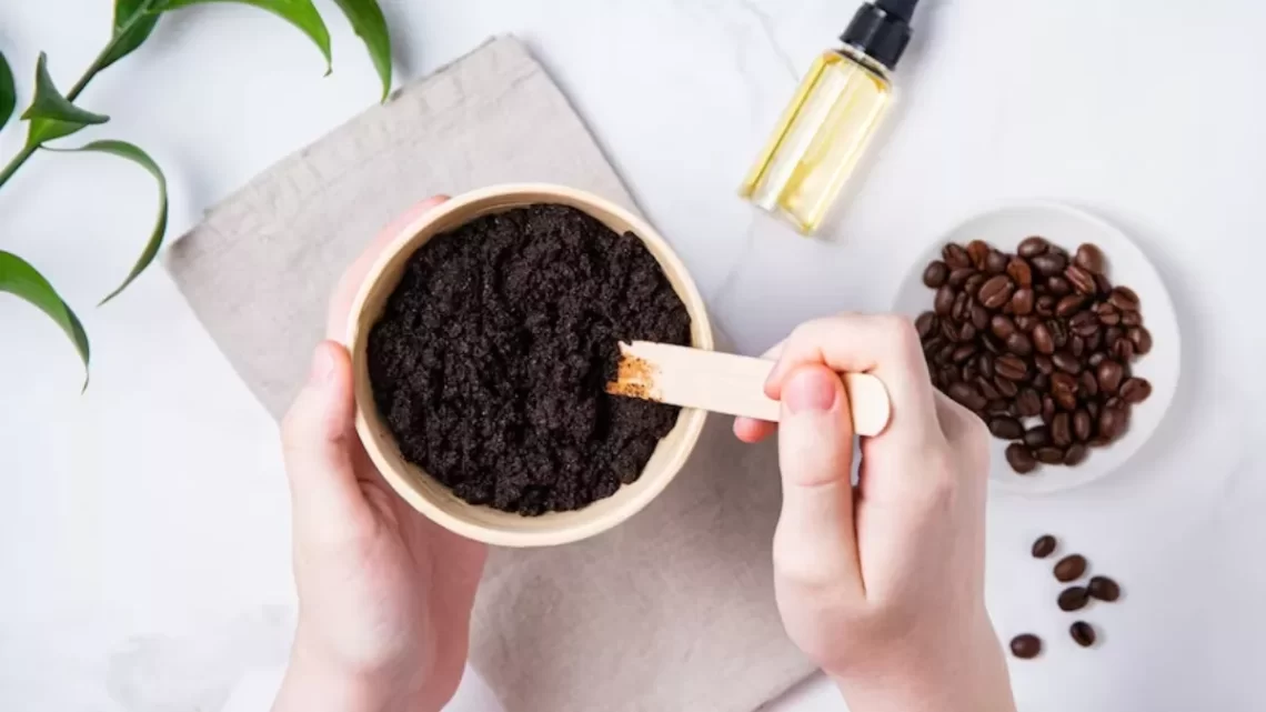 Coffee Scrub: चेहरे से लेकर स्कैल्प तक कई ब्यूटी बेनेफिट्स दे सकता है कॉफी, बस ऐसे करें इस्तेमाल