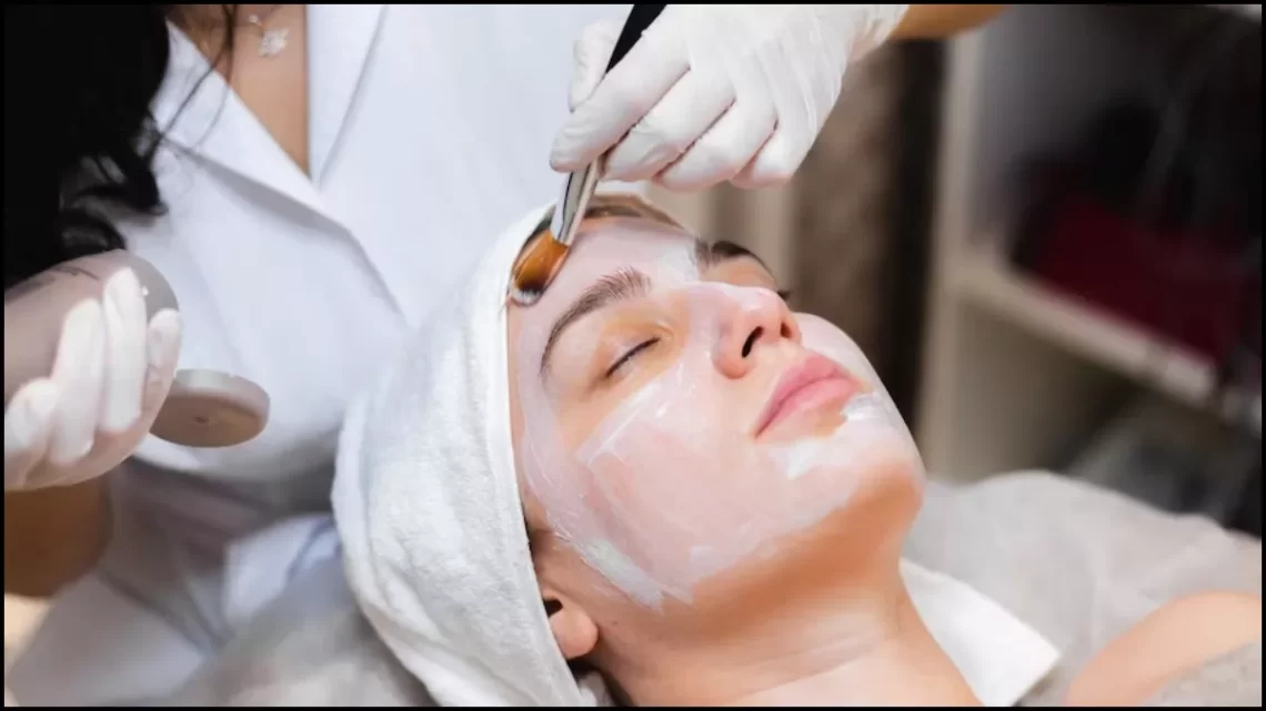 Skin Care Tips: सेहत ही नहीं त्वचा के लिए भी फायदेमंद है गेहूं का आटा, ग्लोइंग स्किन के लिए ऐसे करें इस्तेमाल