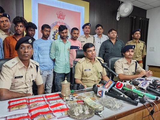 CG Crime News: डाटा एंट्री व एकाउंटिंग के बहाने बुलाकर बेरोजगारों को धकेला सट्टे के कारोबार में, पांच गिरफ्तार