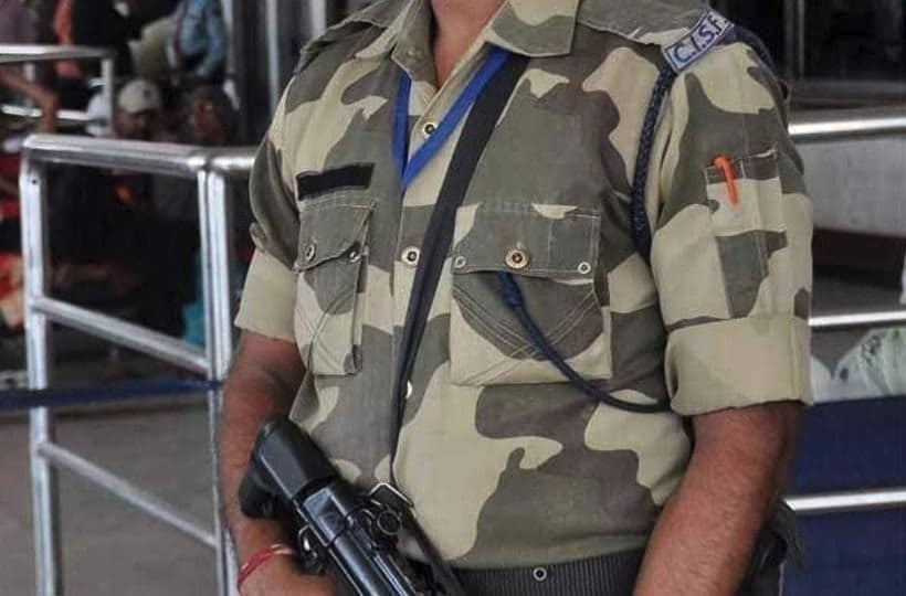 हुस्न के जाल में फंसा CISF कांस्टेबल….