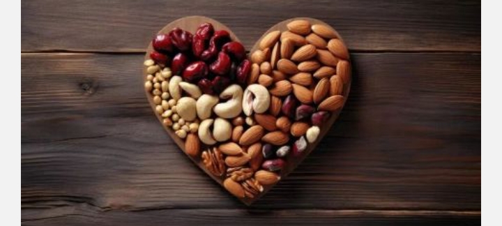 Heart Healthy Nuts: दिल को हेल्दी बनाने से लेकर वजन कम करने तक, इन 5 नट्स को डाइट में जरूर करें शामिल