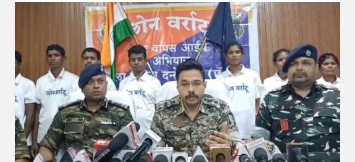 CG BIG NEWS : Police और CRPF के समक्ष 14 नक्सलियों ने किया आत्मसमर्पण