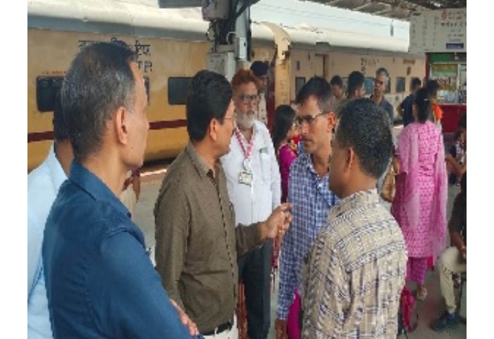 Bilaspur Railway News: मदुरै जैसे हादसे का खतरा यहां भी, पेंट्रीकार से गैस सिलिंडर जब्त