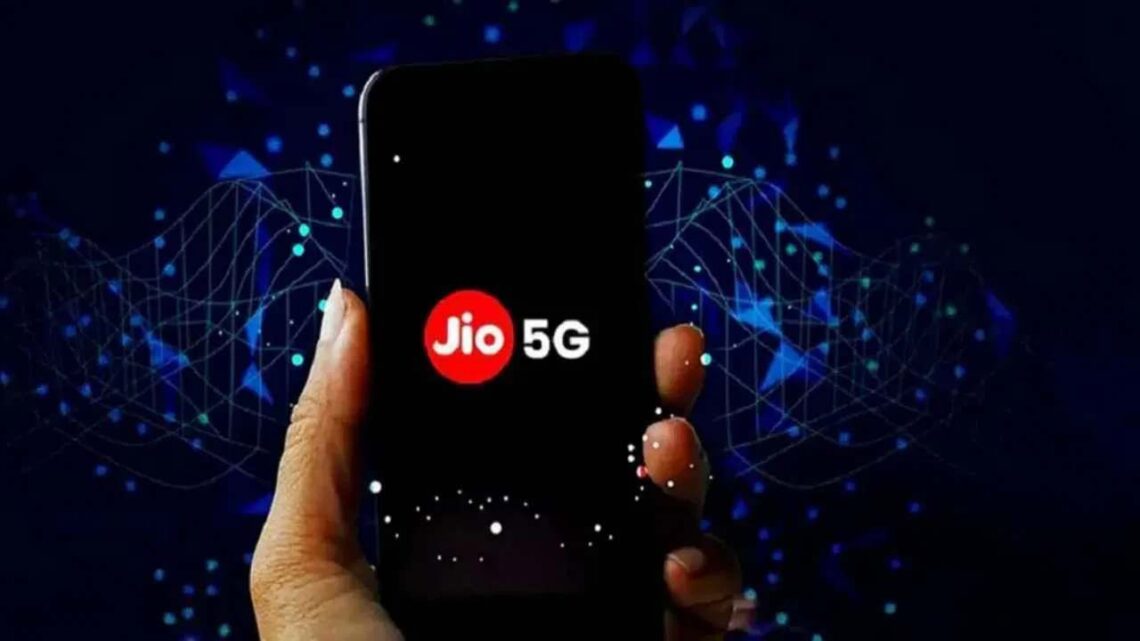 Jio Phone: सस्ता 5G फोन उतारने की तैयारी में Jio, जानें कब होगा लॉन्च?