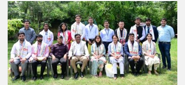 CG NEWS:कलेक्टर से मिले UPSC 2022 बैंच के प्रशिक्षु अधिकारी, उज्ज्वल भविष्य की शुभकामनाएं दी