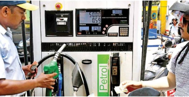 Petrol Diesel Rate: सस्ता हुआ कच्चा तेल: ट्रोल-डीजल के दाम हुए अपडेट, जानें अपने शहर का भाव