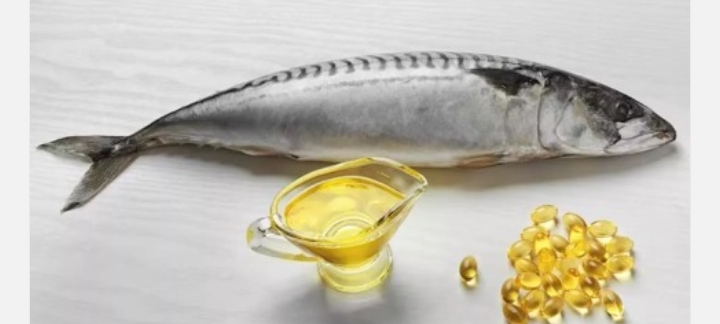 Fish Oil Benefits: कोलेस्ट्रॉल से लेकर जोड़ों के दर्द तक, इन 6 बीमारियों में रामबाण है मछली का तेल