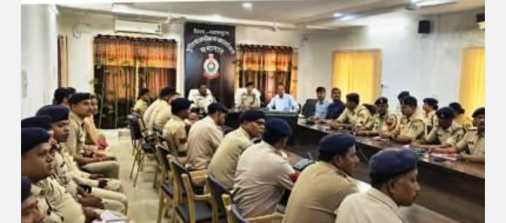 CG NEWS:पुलिस अधिकारी-कर्मचारियों को डाक मतपत्र तथा निर्वाचन कर्त्तव्य प्रमाण पत्र के संबंध में प्रशिक्षण दिया