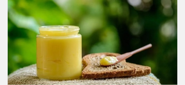 Ghee Side Effects: जरा संभल कर डाइट में शामिल करें घी, इसे ज्यादा खाने से फायदे की जगह हो सकते हैं नुकसान