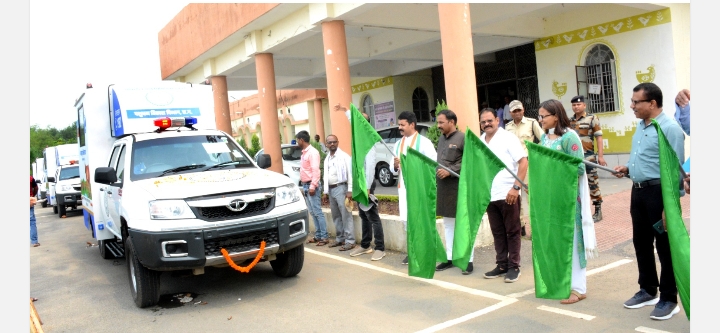 कलेक्टर सहित नगर पालिका अध्यक्ष ने मोबाईल पशु चिकित्सा इकाई हेतु 05 वाहनों को किया रवाना