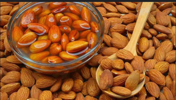 Almond: वजन कम करने के सफर में बादाम को बनाएं अपना हमसफर, जानें क्या है इसके अन्य फायदे