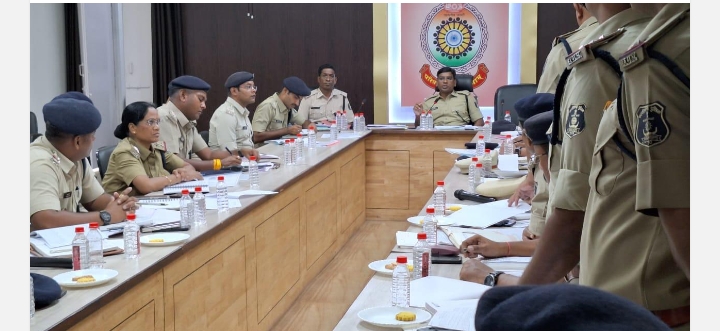 SP संतोष सिंह द्वारा ज़िला पुलिस बिलासपुर में क्राइम मीटिंग ले कर अपराध नियंत्रण की समीक्षा की गई और आगामी चुनाव के दिए गए आवश्यक दिशानिर्देश