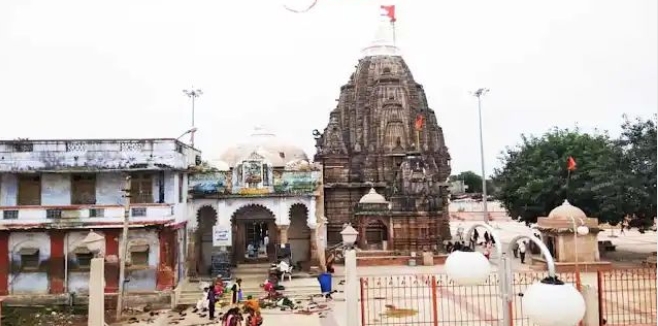 Hatkeshwar Nath Temple : CG का अनोखा मंदिर, जहां 500 साल से जल रही अखंड धूनी, गीता में भी है मंदिर का जिक्र…जानें इसका रोचक इतिहास…