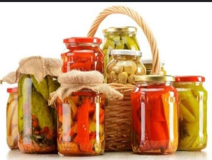 Pickle side effects: स्वाद को लुभाने वाला अचार हो सकता है सेहत के लिए हानिकारक, जानें इसके साइड इफेक्ट्स