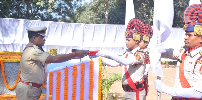 पुलिस स्मृति दिवस : शहीद स्मारक पर पुष्पचक्र अर्पित कर शहीदों को दी गई भावभीनी श्रद्धांजलि