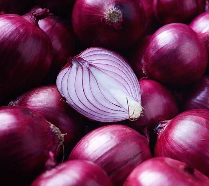 Onion Price Hike : प्याज ने निकाले आंसू, 90 रुपए प्रति किग्रा पहुंचे दाम, ये है वजह…