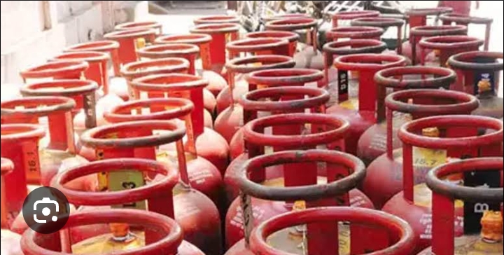 कमर्शियल LPG सिलेंडर के दामों में 101.50 रुपये की बढ़ोतरी