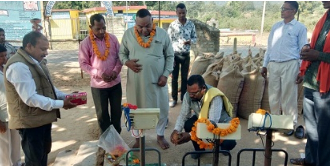 बिंझरा में धान खरीदी अभियान की शुरुआत, सुतर्रा निवासी कृषक दुर्गा प्रसाद ने प्रतिवर्ष की तरह सर्वप्रथम कराई बोहनी ,जानें प्रतिवर्ष सबसे पहले धान बेचने वाले दुर्गा की खासियत