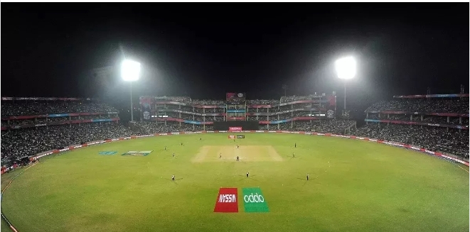 IND vs AUS Pitch Report: बल्लेबाजों की होगी बल्ले-बल्ले या गेंदबाज मचाएंगे धमाल, जानें एम. चिन्नास्वामी की पिच का हाल