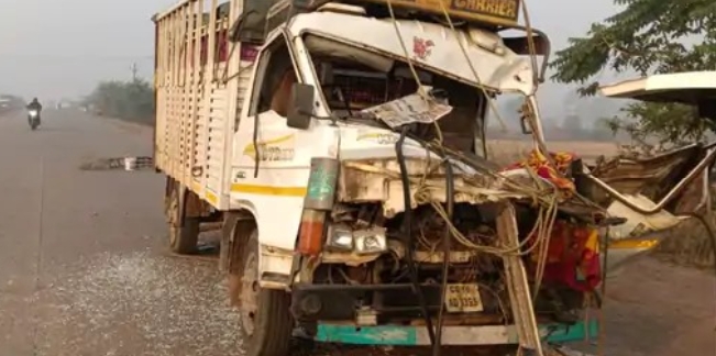 जांजगीर: NH 49 में सड़क हादसा, सड़क किनारे खड़ी हाइवा के डाला से मिनी ट्रक अनियंत्रित होकर जा टकराई,मिनी ट्रक के हेल्पर की मौके पर मौत