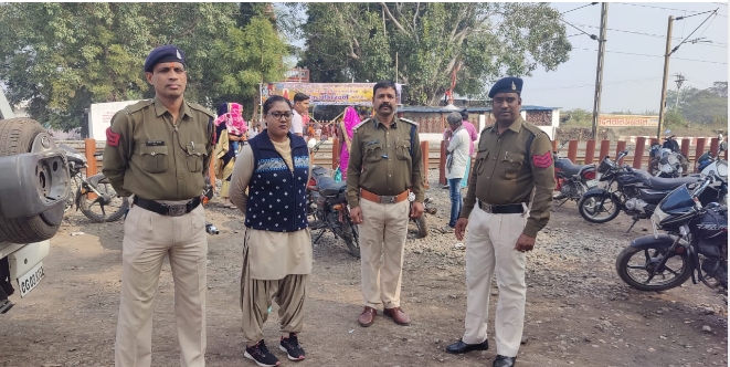 जांजगीर : पुलिस द्वारा नववर्ष के अवसर पर सभी पिकनिक स्पॉट, मंदिरों एवं भीड़-भाड़ वाली जगह पर लगाई पुलिस की ड्यूटी