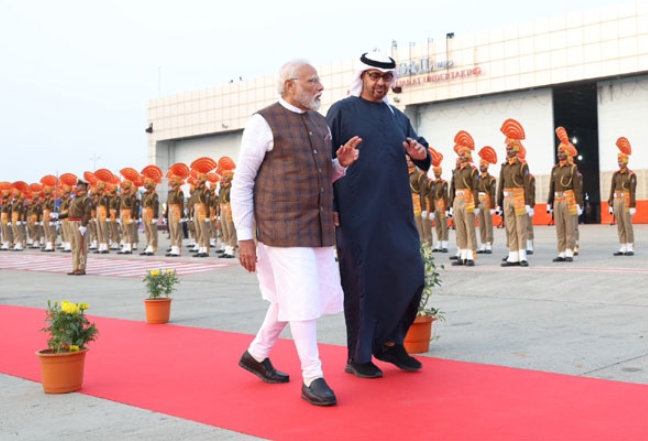 UAE के राष्ट्रपति का मोदी ने गर्मजोशी से किया स्वागत