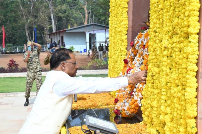 छत्तीसगढ़: अमर वाटिका में सीएम साय ने शहीदों को किया नमन