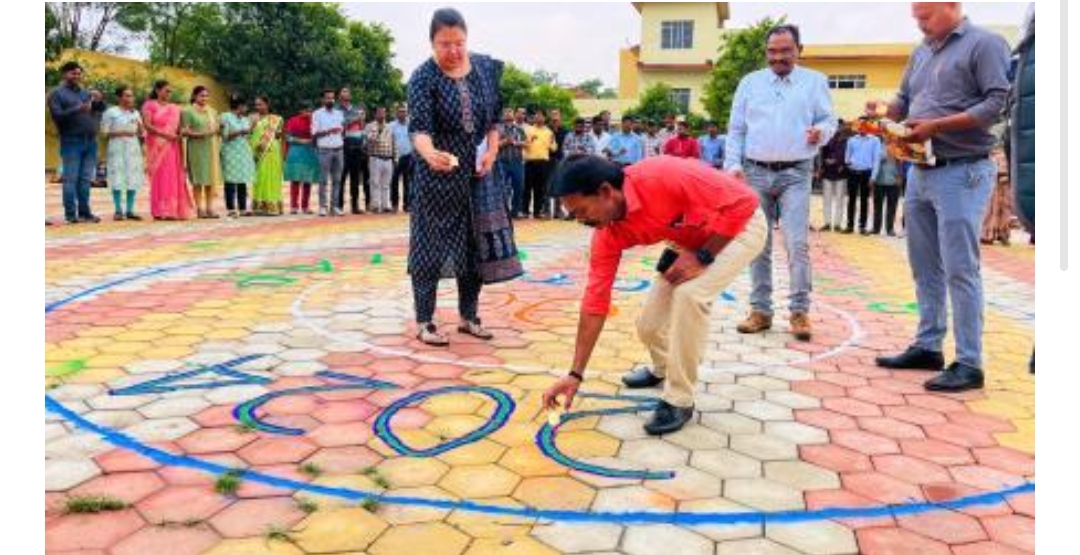 कैंडल लाइटिंग व हस्ताक्षर अभियान से दिया गया मतदाता जागरूकता का संदेश