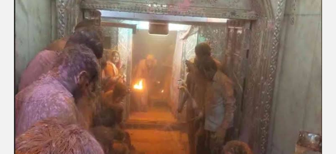 उज्जैन के महाकाल मंदिर के गर्भ गृह में भस्म आरती के दौरान लगी आग,13 पुजारी झुलसे..