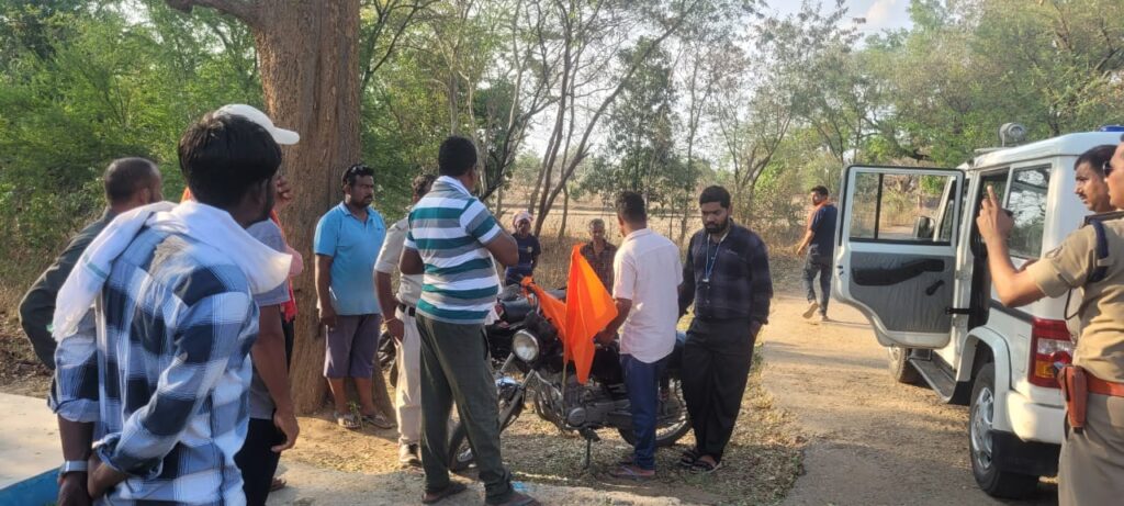 पशु क्रूरता करने व जान की धमकी देने के आरोप में एक पार्षद व उसके पिता पर जुर्म दर्ज