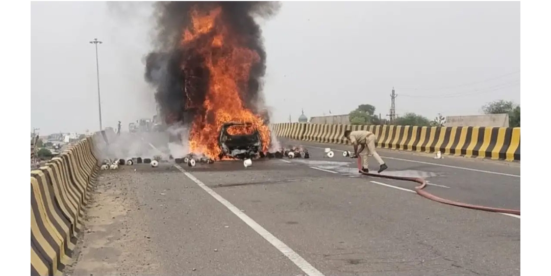 एक्सीडेंट के बाद कार में लगी आग,भीषण आग लगने से परिवारों के दो मासूम बच्चों व तीन महिलाओं सहित सात लोगो की जिंदा जलकर मौत..